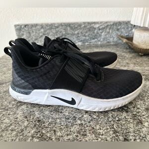 Nike Women’s Black Training Sneakers – Size 8.5